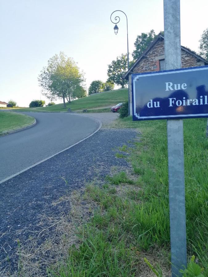 Le Miraillet, Gite Saint-Illide ภายนอก รูปภาพ