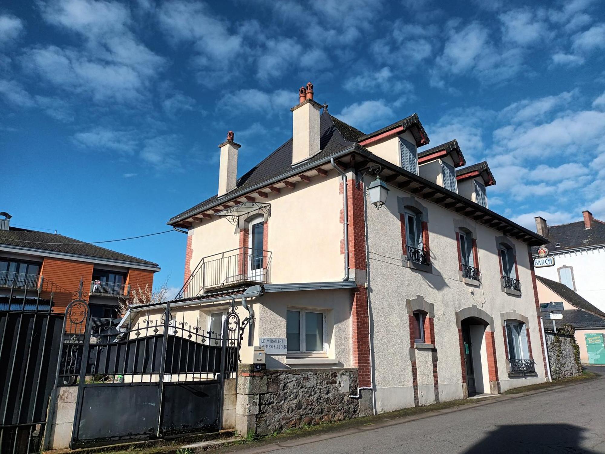 Le Miraillet, Gite Saint-Illide ภายนอก รูปภาพ